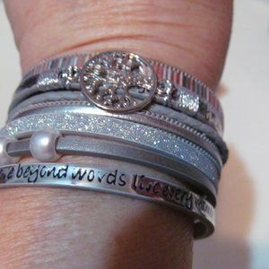 Womens teens 7 different connected bracelets sayings laugh every day nib